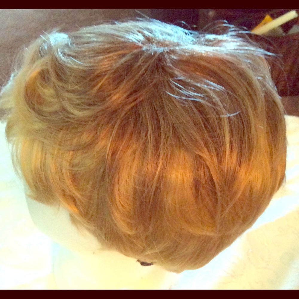 Ladies small Blonde Wig..Short hair style